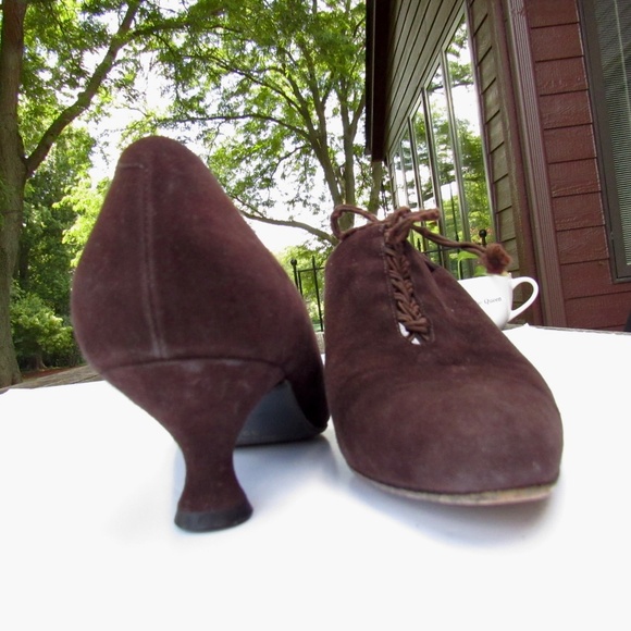 Barneys New York Dark Brown Suede Lace Top Almond Toe Shoes 39 / US 8.5 - Picture 3 of 16